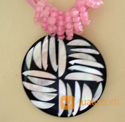 Aksesoris Kalung dari Kulit Kerang