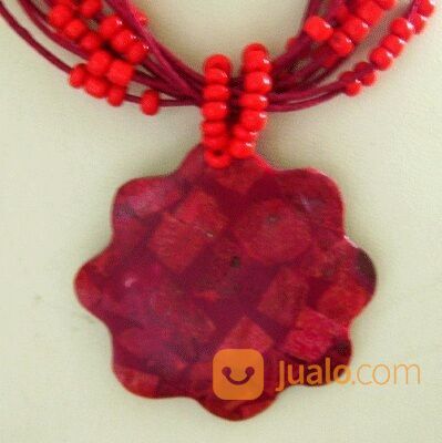 Aksesoris Kalung dari Kulit Kerang