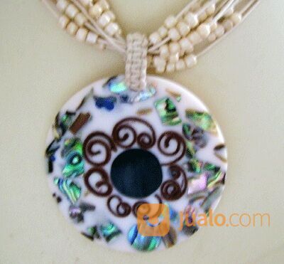 Aksesoris Kalung dari Kulit Kerang