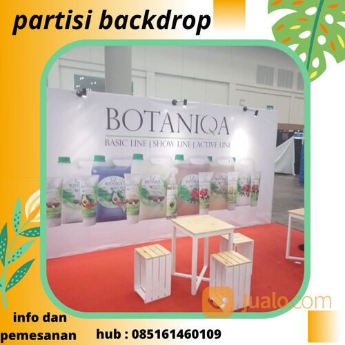 partisi backdrop pameran
