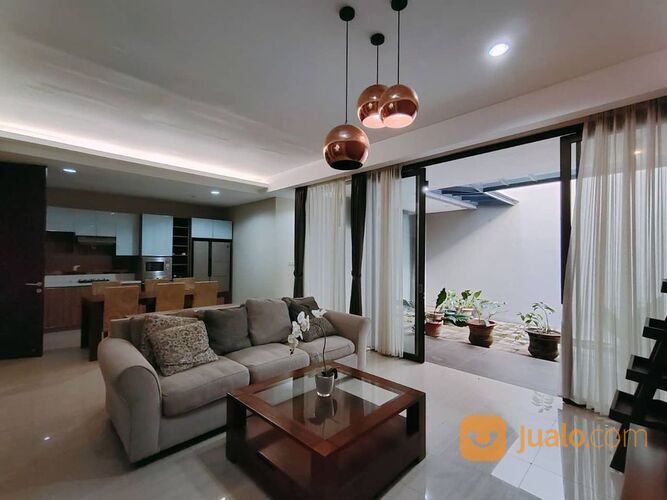 Rumah Mewah Full Furnish Dalam Perumahan Hyarta