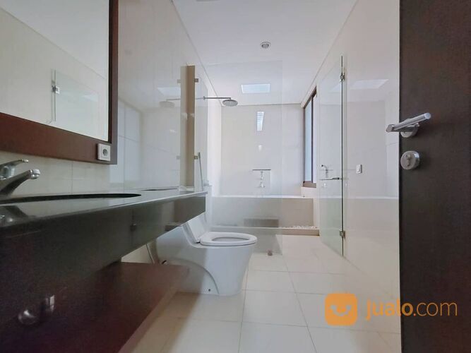 Rumah Mewah Full Furnish Dalam Perumahan Hyarta