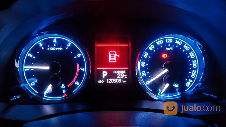 Toyota Corolla Altis 1.8 V AT 2015 Hitam