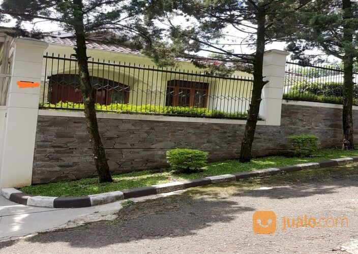 RUMAH SETRAMURNI BANDUNG SANGAT TERAWAT DEKAT KAMPUS MARANATHA BANDUNG