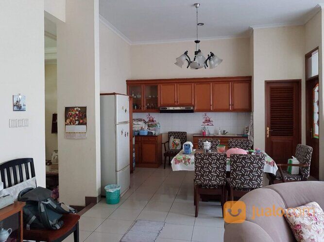 RUMAH SETRAMURNI BANDUNG SANGAT TERAWAT DEKAT KAMPUS MARANATHA BANDUNG