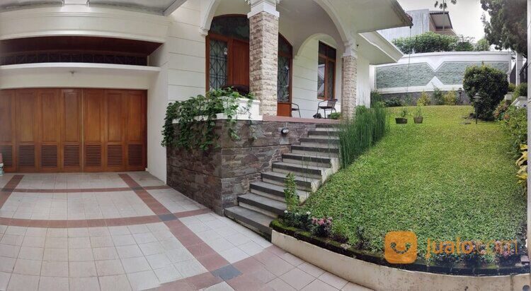 RUMAH SETRAMURNI BANDUNG SANGAT TERAWAT DEKAT KAMPUS MARANATHA BANDUNG