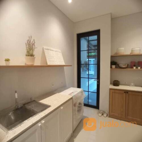 Rumah Citraland Surabaya cluster Oakwood Park ada clubhouse