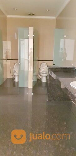 Bangunan Baru Gedung Kantor Ada Lift Schindler Jl. Raya Jemursari, Surabaya