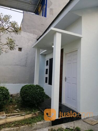 Rumah minimalis di kawasan wisata Batu