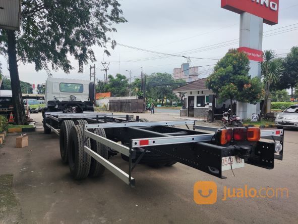Hino Ranger FL 260 JW 6x2 Euro 4, truk tronton Wing Box 9,6M