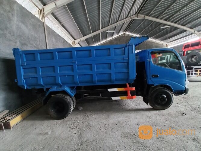 Dump truk toyota dyna 130 HT
