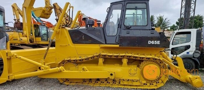 Bulldozer Komatsu model D65E-12 ex Import tahun 2021