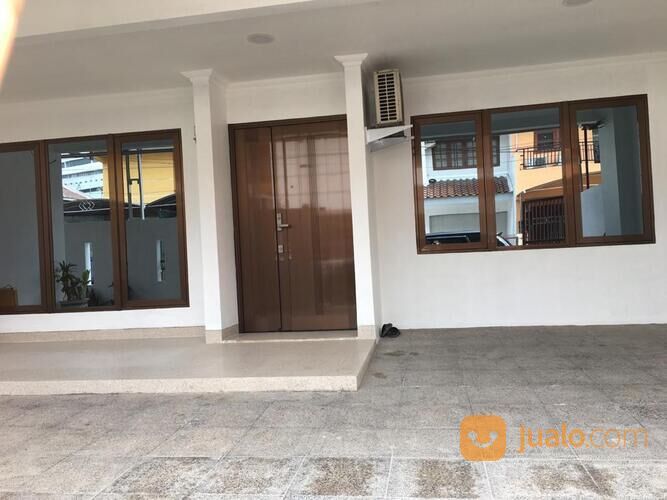 Rumah Mewah Pojok di Perumahan Villa Pasar Baru Jakarta Pusat
