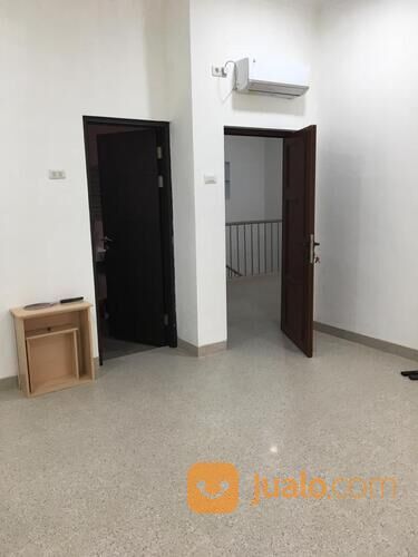 Rumah Mewah Pojok di Perumahan Villa Pasar Baru Jakarta Pusat