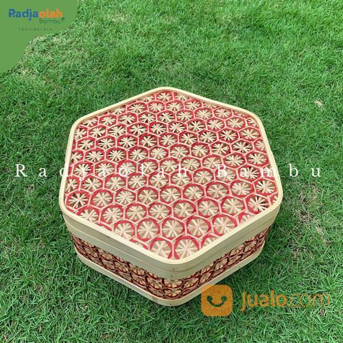 Kotak Hamper Hexagonal Motif Anyaman Trumtum Merah