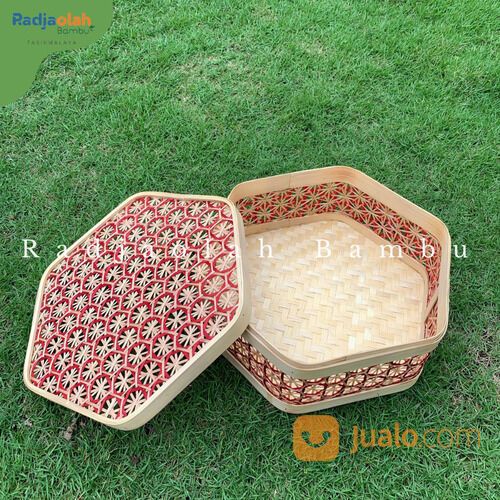 Kotak Hamper Hexagonal Motif Anyaman Trumtum Merah