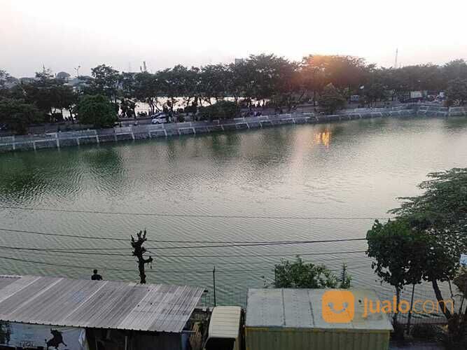 Rumah view danau cantik di Jakarta timur