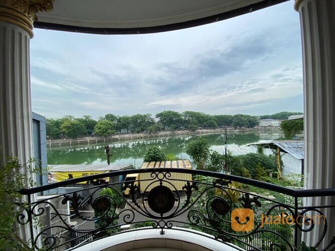 Rumah view danau cantik di Jakarta timur
