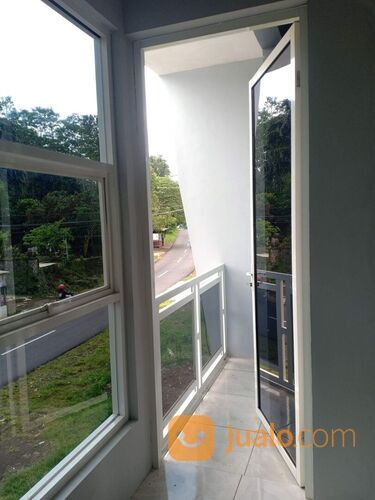 Rumah Pinggir Jalan Raya 2 lantai dekat Green Hill hotel Jember