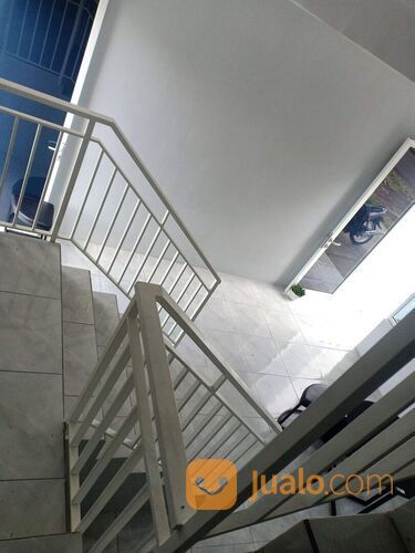 Rumah Pinggir Jalan Raya 2 lantai dekat Green Hill hotel Jember