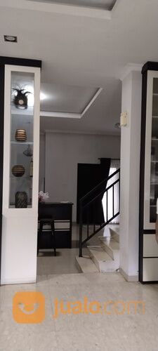 Rumah Jumbo Komplek Metropolitan Residence Samping Hotel Four Point Sheraton, Jl. Andi Djemma