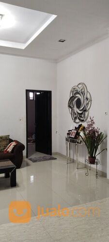 Rumah Jumbo Komplek Metropolitan Residence Samping Hotel Four Point Sheraton, Jl. Andi Djemma