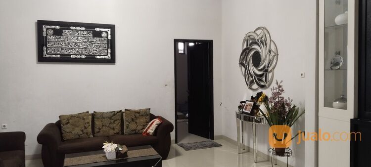 Rumah Jumbo Komplek Metropolitan Residence Samping Hotel Four Point Sheraton, Jl. Andi Djemma