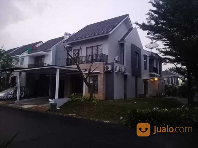 Rumah Sudut 2,5 lantai di Premier Terrace Ciracas - Jakarta Timur.
