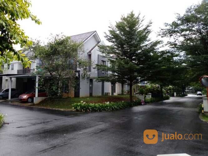 Rumah Sudut 2,5 lantai di Premier Terrace Ciracas - Jakarta Timur.