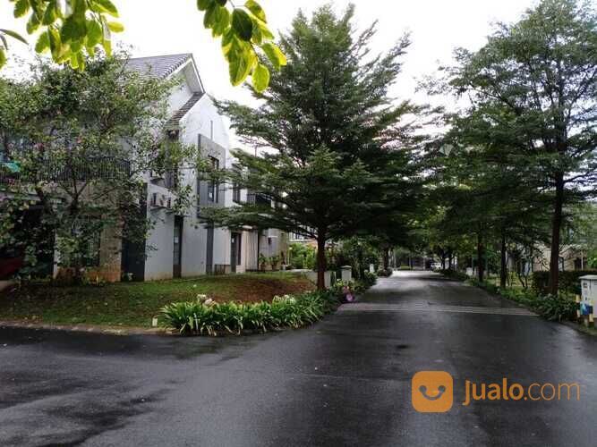 Rumah Sudut 2,5 lantai di Premier Terrace Ciracas - Jakarta Timur.