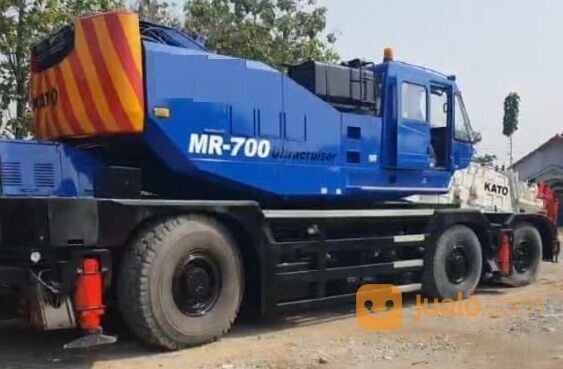 Rough Terrain Crane Kato MR700 Kapasitas 70 Ton