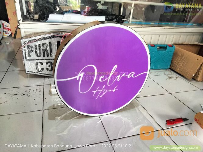 Neon Signage Bulat dan Berbentuk Sesuai Desain