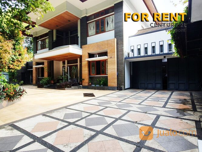 Rumah Mewah 8 Kamar di Jl. Riau Bandung
