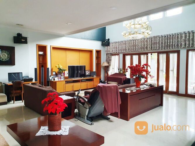 Rumah Mewah 8 Kamar di Jl. Riau Bandung