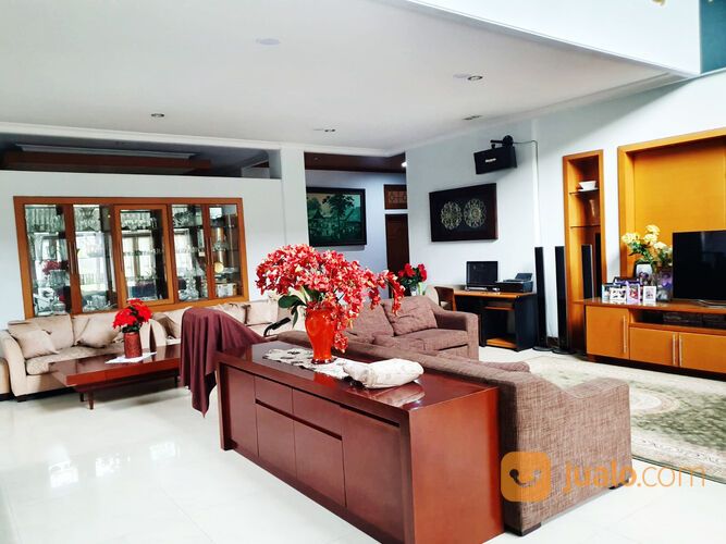 Rumah Mewah 8 Kamar di Jl. Riau Bandung