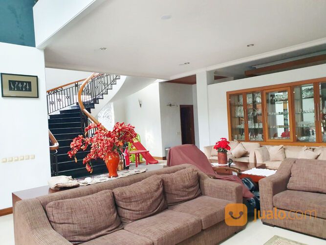 Rumah Mewah 8 Kamar di Jl. Riau Bandung