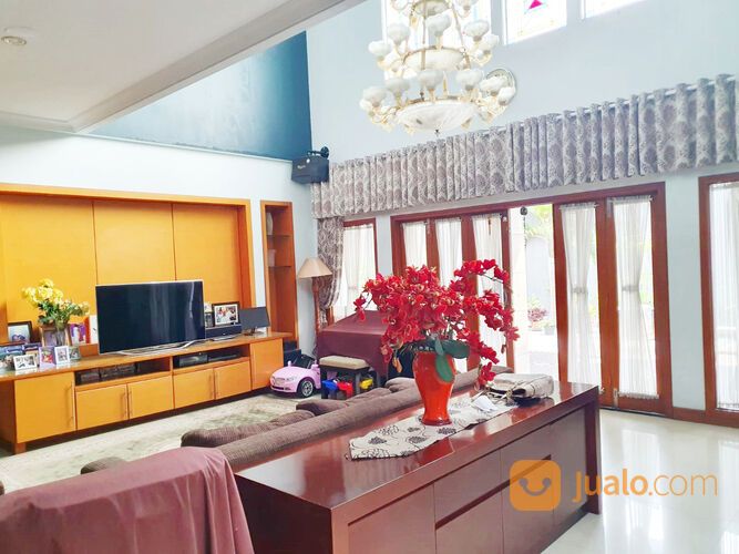 Rumah Mewah 8 Kamar di Jl. Riau Bandung