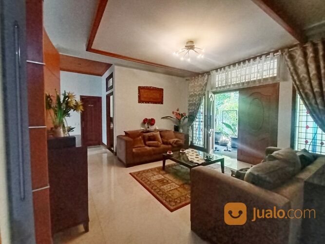 Rumah Mewah 8 Kamar di Jl. Riau Bandung