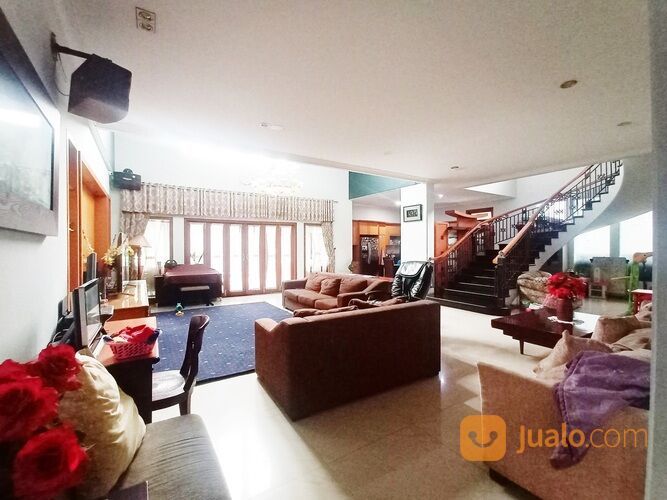 Rumah Mewah 8 Kamar di Jl. Riau Bandung
