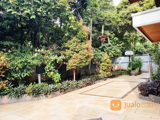 Rumah Mewah 8 Kamar di Jl. Riau Bandung