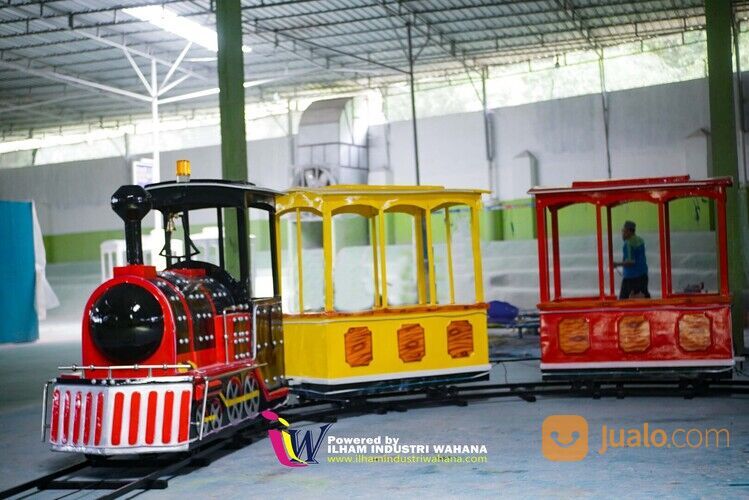 kereta lantai thomas besar mall