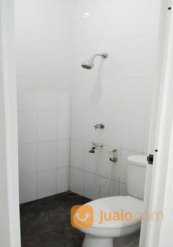 Rumah di Mutiara Gading City Bekasi Dekat South Lake Park Bekasi, RS Taman Harapan Baru