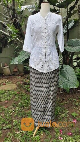 DISKON 50% Kebaya Encim Putih Bahan Katun Hias Aplikasi Bordir Lengan 3/4 Arcobaleno