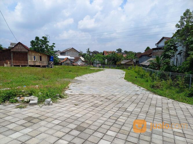 Tanah Utara Pasar Kolombo Akses Jalan Paving Dan Mobil Simpangan