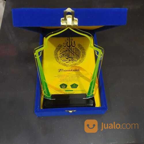 Cetak akrelik plakat