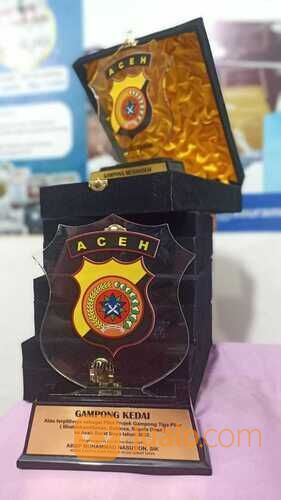 Cetak akrelik plakat