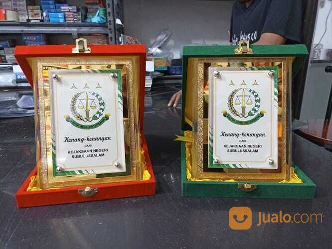 Cetak akrelik plakat