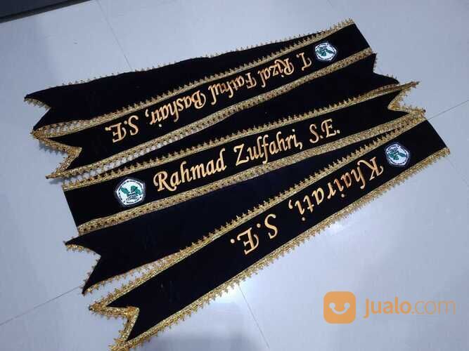 selempang wisuda