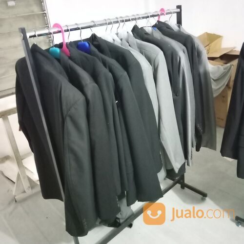 Penyewaan jas pria dan wanita