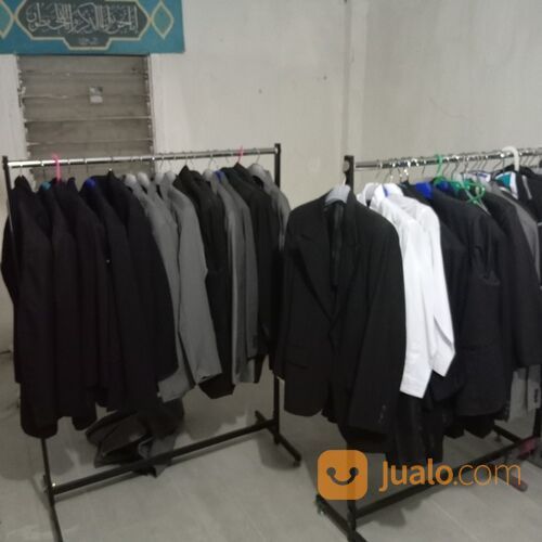 Penyewaan jas pria dan wanita